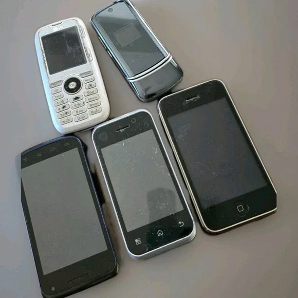 5 Phones Vintage Cell Phone‎ Lot iPhone 3G Razr V3 Motorola Backflip LG