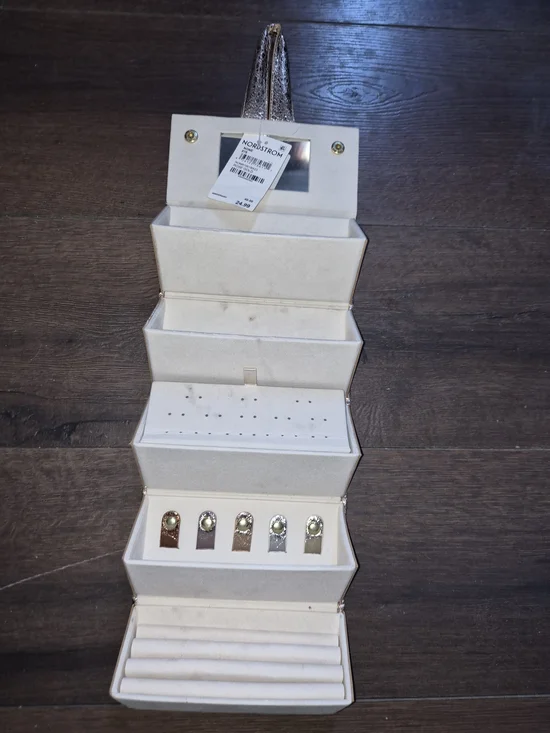 Women’s Sunglasses & Accessory Organizer