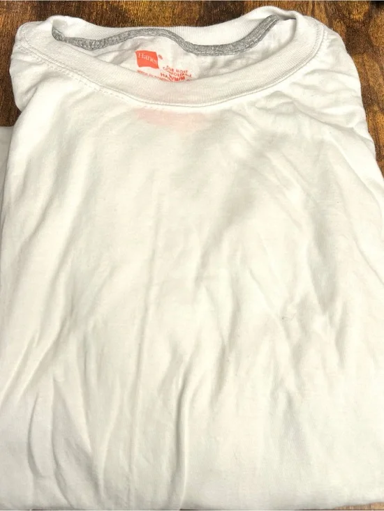 Hanes Men's Our Most Comfortable White Crew Neck T-Shirt Size Medium  3 PAIRS