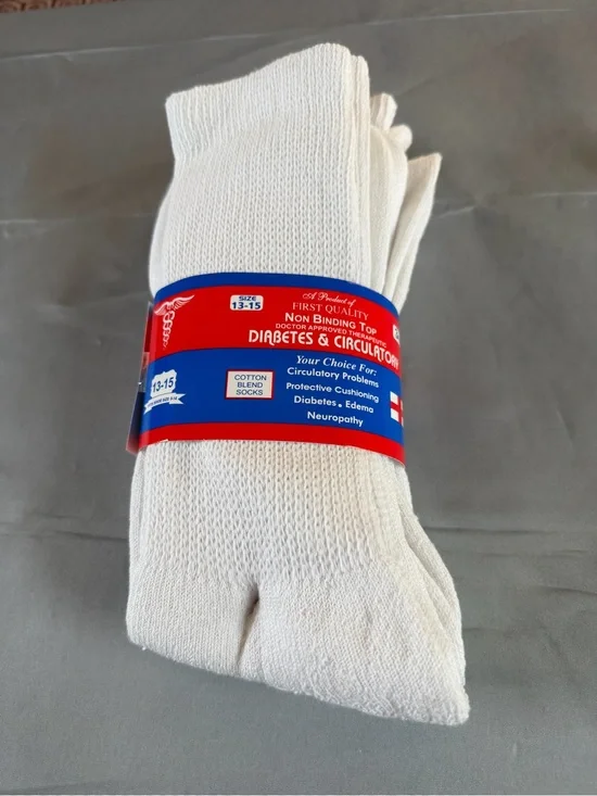 Diabetes & Circulatory White Ribbed socks