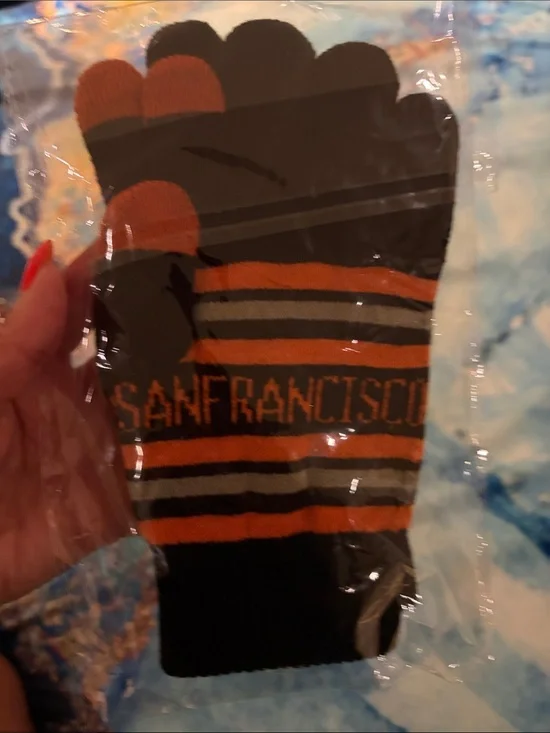 Striped gloves  - Black & Orange