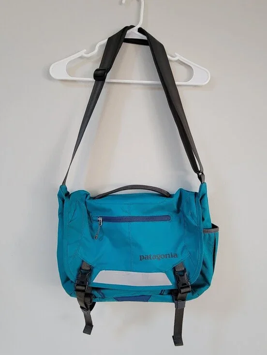 Patagonia Half Mass Messenger Crossbody Bag Unisex OS Travel Hiking Outdoor