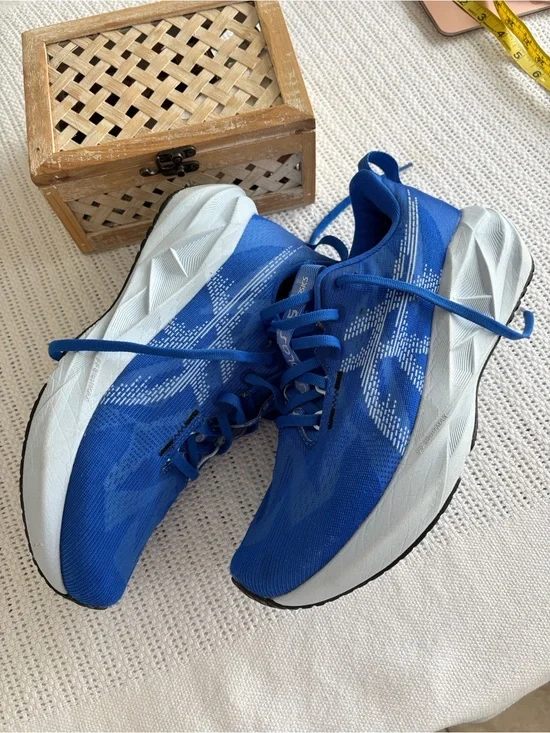 Asics Novablast Men's Bright Blue Lightweight Running Trainers