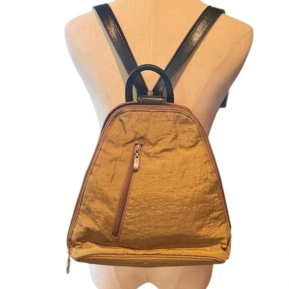 Baggallini Tan Crinkle Nylon Convertible Backpack Sling Bag‎ Organizer Purse