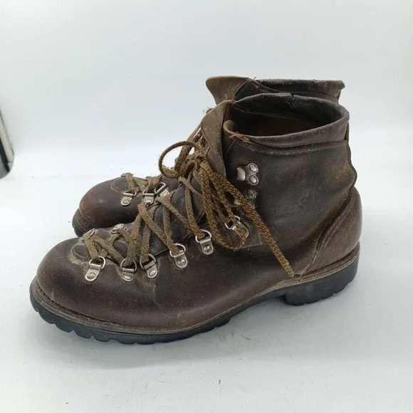 Vintage Vasque Mountaineering Hiking Boots Brown Leather Vibram Sole Mens 9.5 M