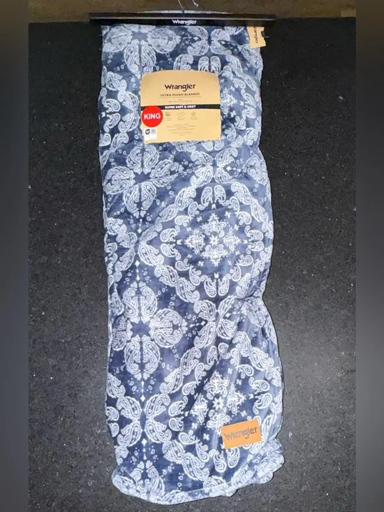 NEW Wrangler KING ULTRA PLUSH 108x90” BLUE WHITE PAISLEY THROW BLANKET SOOO SOFT