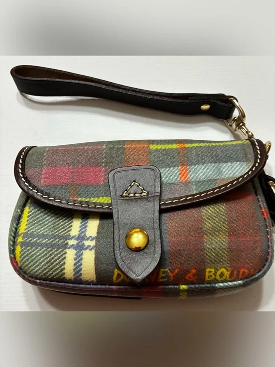 Dooney & Bourke  EUC Multicolor Plaid Crossbody Logo Charm Brown  Leather Strap