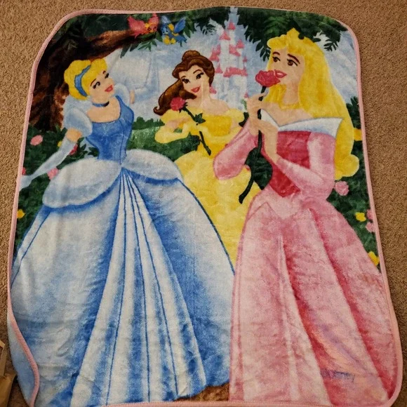 Disney Princess Fleece Throw Blanket Cinderella Belle Aurora Pink Trim‎ Plush