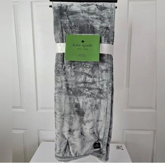 RARE! 🔥Kate Spade Faux Fur Throw Blanket!