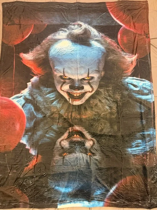 Brand new IT Lightweight, soft and cozy 80”x60” queen sized blanket