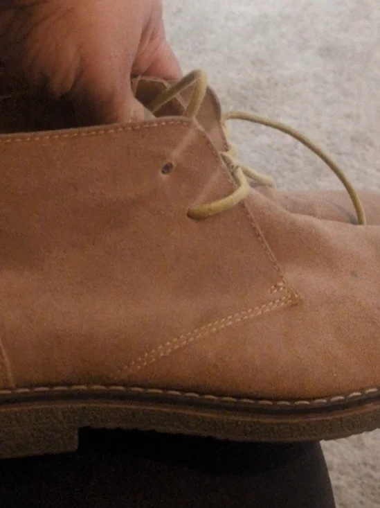 Men's Tan Suede Chukka Boots from G.H. Bass & Co Size 8.5 D