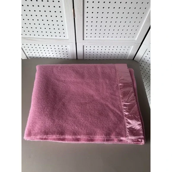 VTG Harmony House Washable Wool Satin Trim Pink‎ Blanket 88.5
