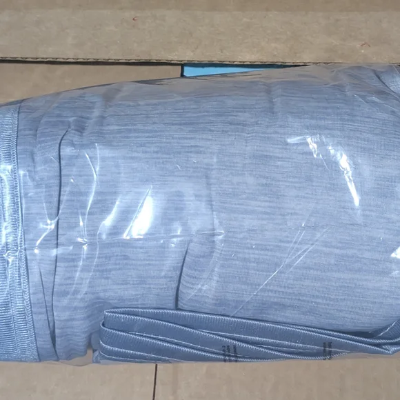 NEW‎ Twin Sized Lightweight Cooling Blanket..
