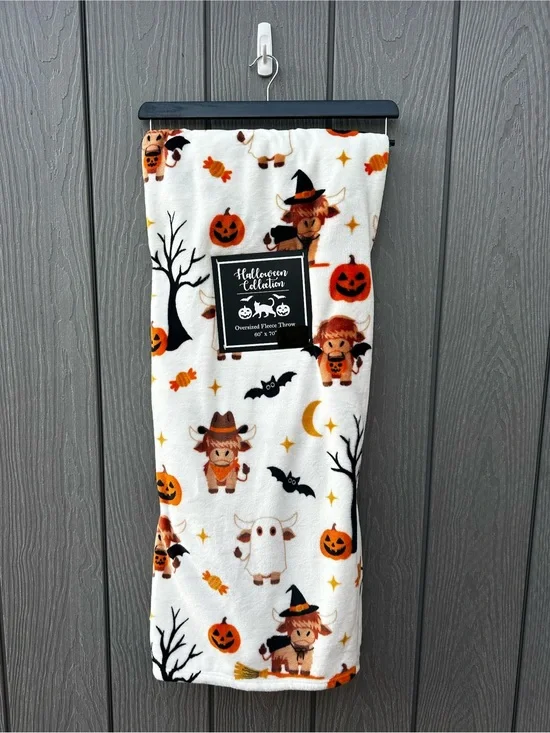 Spooky Herd Highland Cows in Halloween Costumes Plush Throw Blanket NWT