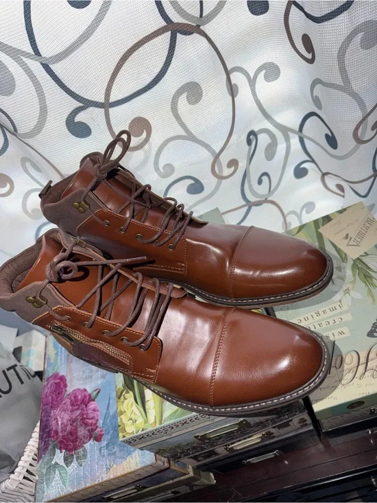 Guess Men's Chestnut Brown Leather Chukka Boots