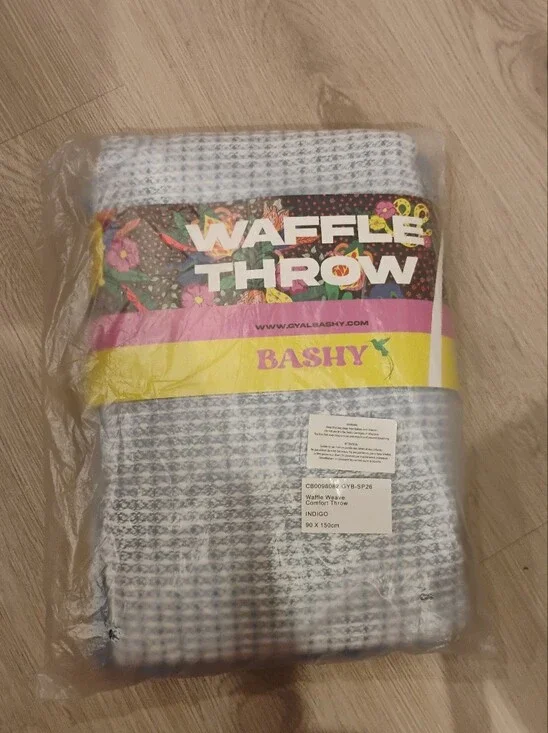 New in Packaging Bashy Waffle Weave Comfort Throw OS