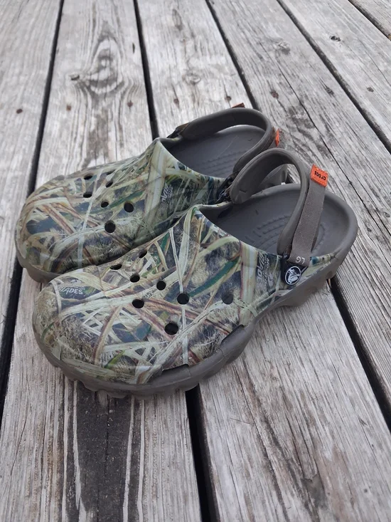 CROCS Men's Classic Realtree Camo Slip-On Loafers with Heel Strap