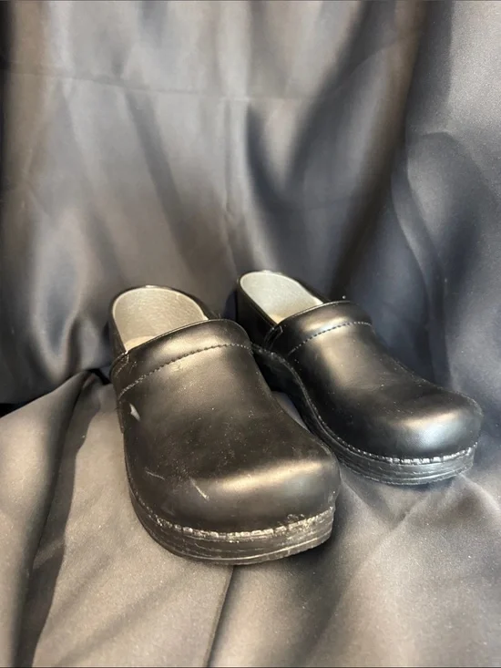 Men's Black Slip-On Work Clogs with Cushioned Insole