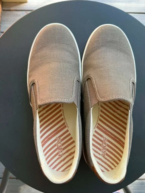 Taos Hutch slip-on Sneakers, Men’s size 8, Tan