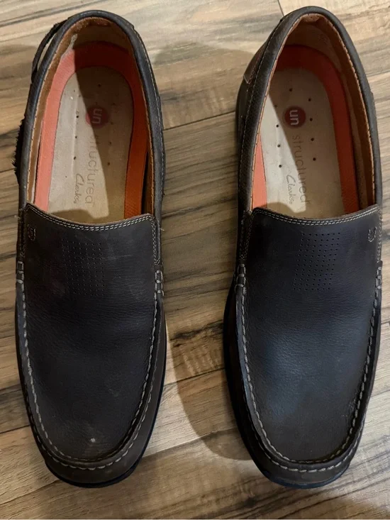 Clarks Structured Men’s Slip-On Loafers in Brown  size. 11.5