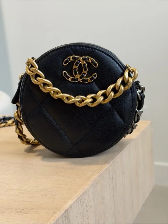 CHANEL 19 Round Clutch with Chain Quilted Leather