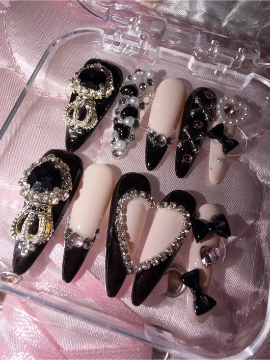 🩷🖤press on nails set🖤🩷