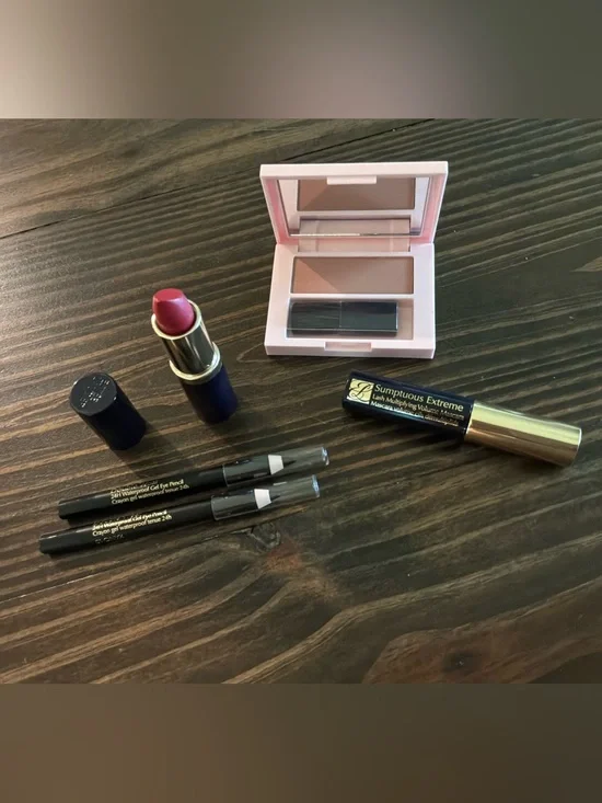 Estée Lauder 5 piece makeup set:  Mascara, Bronzer,Eye liner and Lipstick