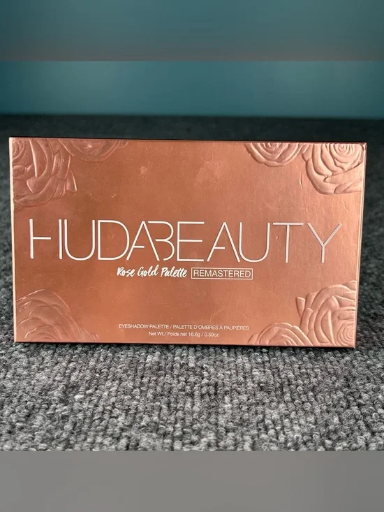 Perfect! HUDA BEAUTY Rose Gold REMASTERED Eyeshadow Palette .59oz New in Box