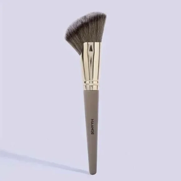 Angled Kabuki Makeup Brush