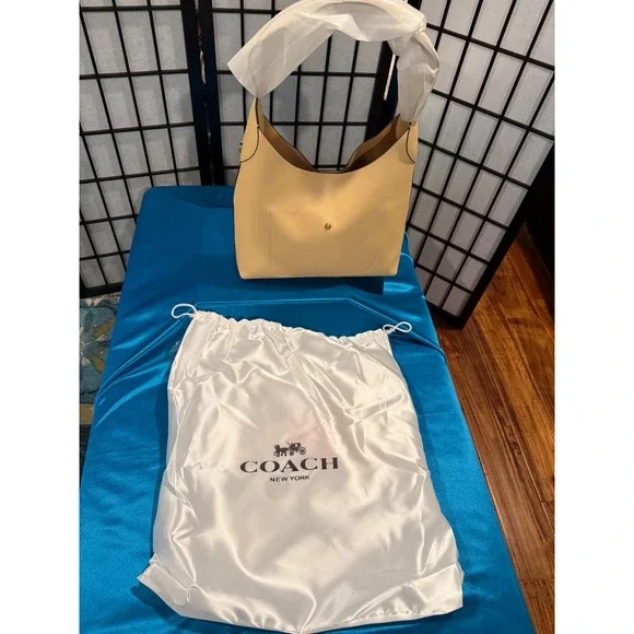👜 COACH Brooklyn 28 Shoulder Bag — Cream | NWT | CU068