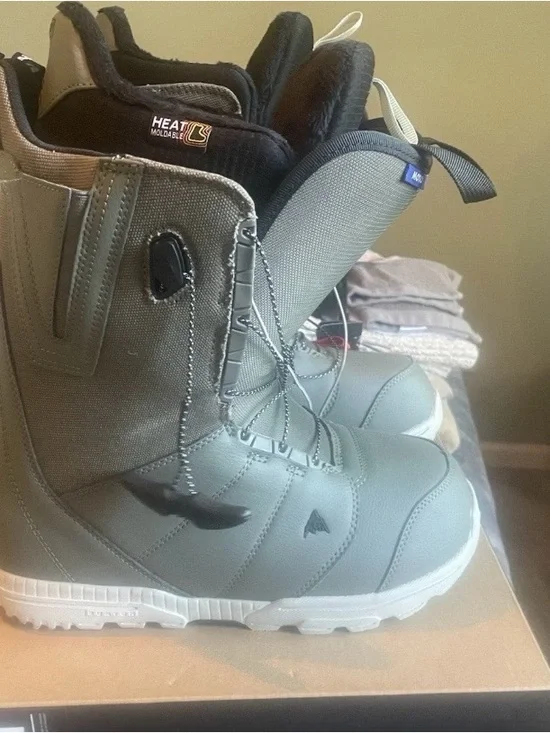Burton Men's moto moss Snowboard Boots 10 2024