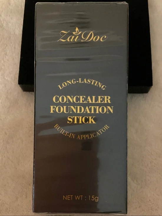 Long-Lasting Concealer Foundation Stick — Black & Gold