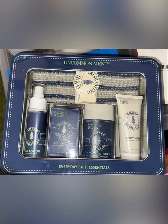 Uncommon Men Amber & Bergamot Everyday Bath Essentials Set - Navy & Cream