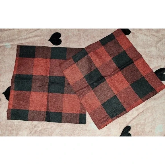 NWOT Set Of 2 Red And Black Plaid Decorative pillow cases
