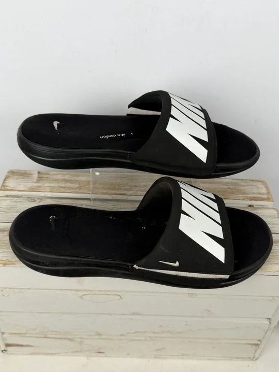 Nike Ultra Comfort 3 slide sandals white Nike logo on the strap Size 10