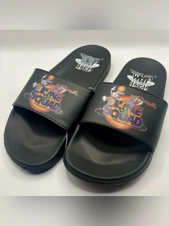 (Size 7/8) New Mens Space Jam Tune Squad Flip Flop Sandals !!