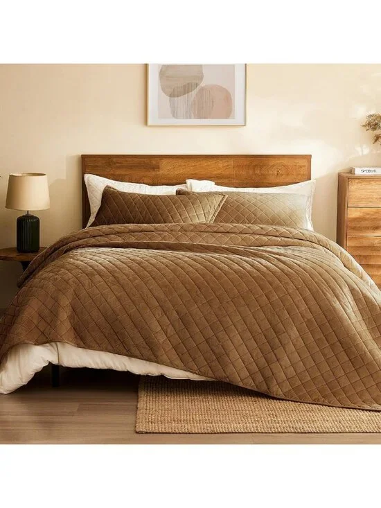 Luxurious King Size Velvet Quilt Set - 3-Piece Reversible Bedding Comforter