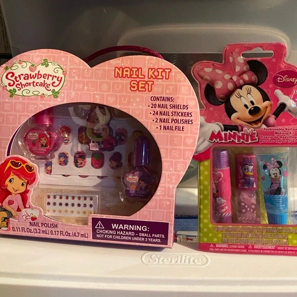 Bundle lot of girls strawberry shortcake, Smurf, Minnie Mouse, hello kitty,