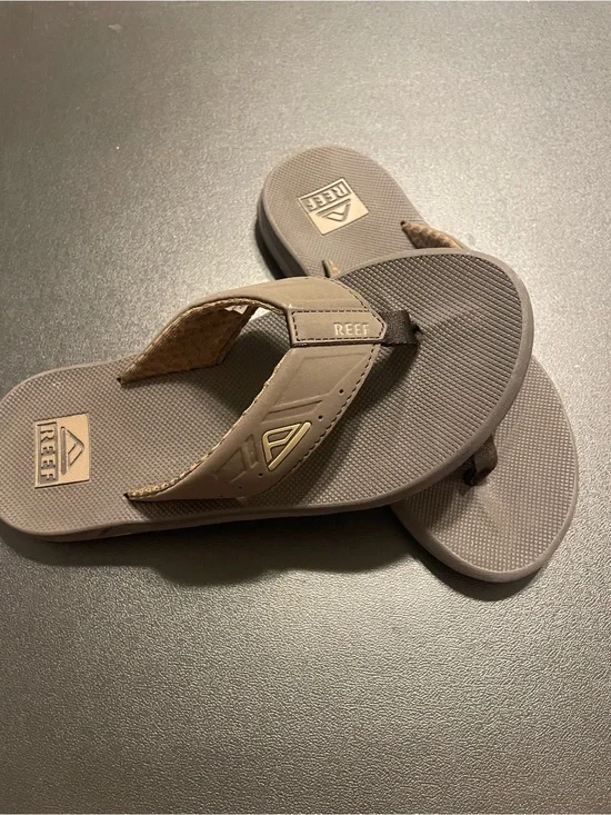 Reef Men’s Brown Flip Flop Sandals - Comfortable Casual Beach Wear Size 8