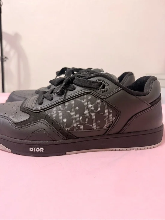 Dior Men’s Black Logo-Panel Low-Top Sneakers
