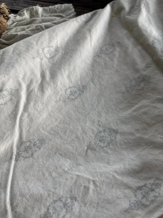 Rachel Ashwell Simply Shabby Chic Queen Flat Sheet Damask White W/ Gray Print