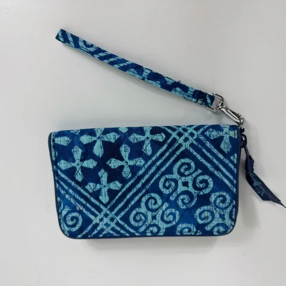 Vera Bradley RFID Front Zip Wristlet Wallet in‎ Cuban Tiles Pattern