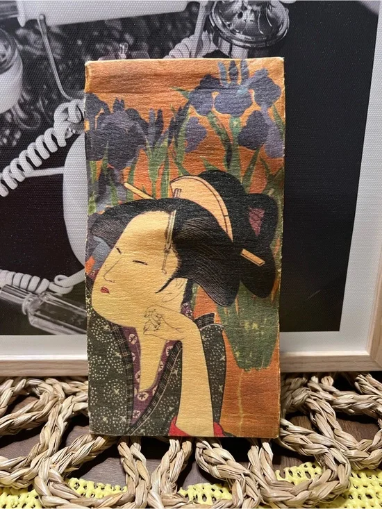 Decorative Japanese Kaishi   Wallet  in Gold and Black - Elegant Floral Design