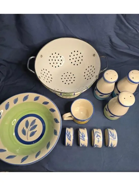 Set of 10 Williams-Sonoma Tournesol collection with Colander, Serving Bowl
