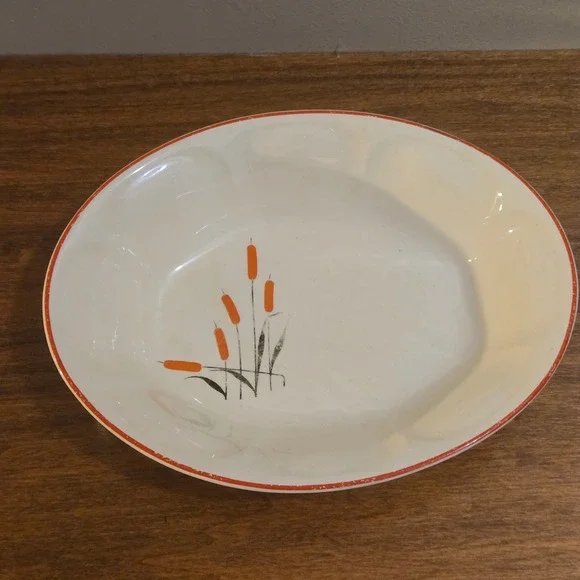 Universal Cambridge Cattail Ivory Pottery Oval Bowl and Dinner Plate Set USA