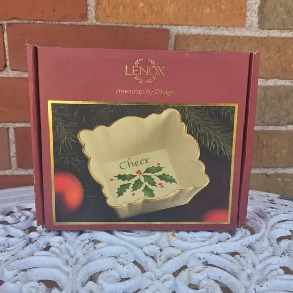 Lenox Holiday Cheer Square Fluted Dish Holly Gold Trim 4.25