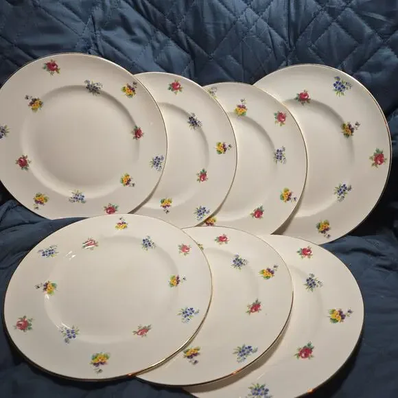 Crown Staffordshire Bone China Scattered Floral Lunch Plate 8 3/8” Set of 7