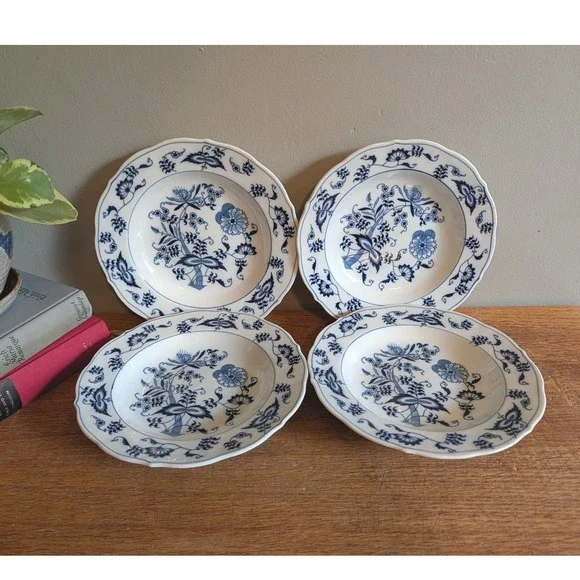 Blue Danube Rim Soup Bowls Set of 4 Blue Onion Pattern Scalloped Japan 8.5