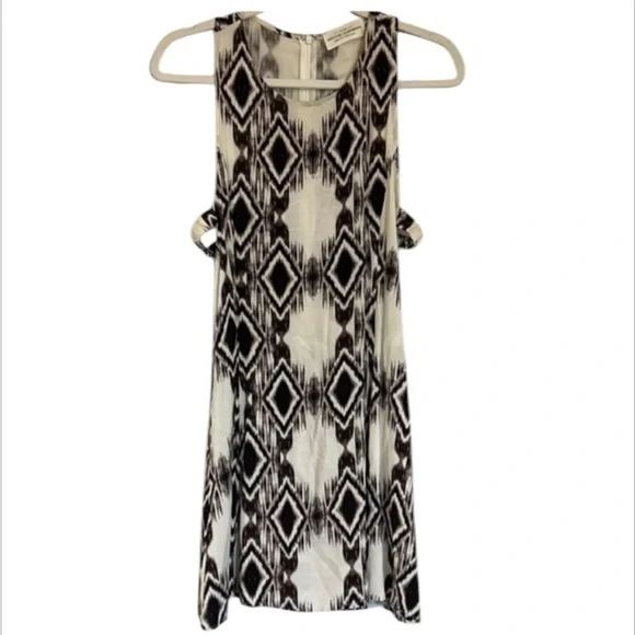 Nectar Clothing size small cream and black side cut out dress