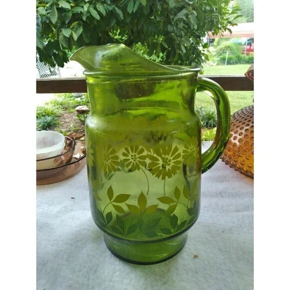 Vintage Retro 1970s Avocado Green Daisy  Beverage Pitcher Flowers Ice Lip